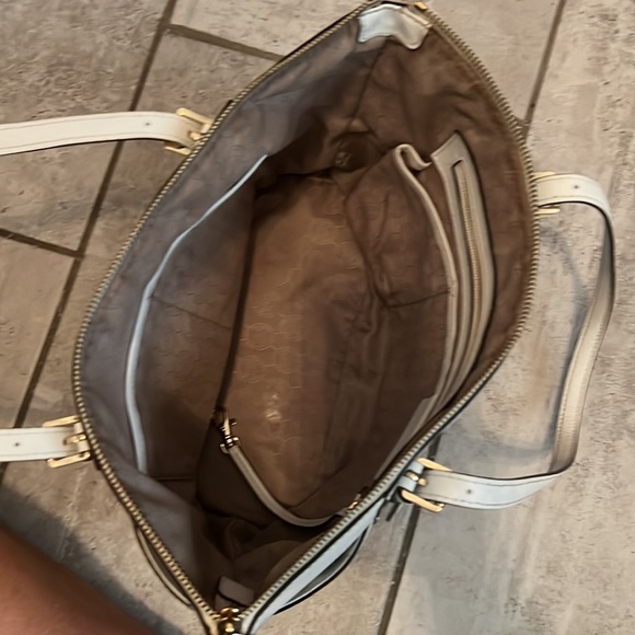 Michael Kors Jet Set Purse - White - Picture 3 of 5